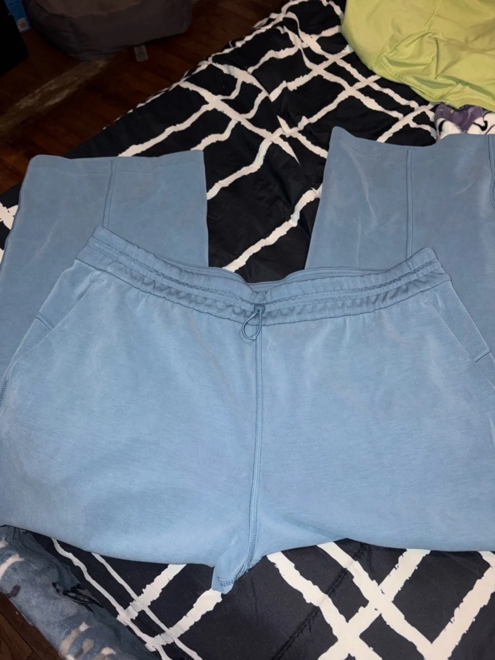 NWOT lululemon softstreme 14 cropped wide leg sweatpants - Picture 2 of 5